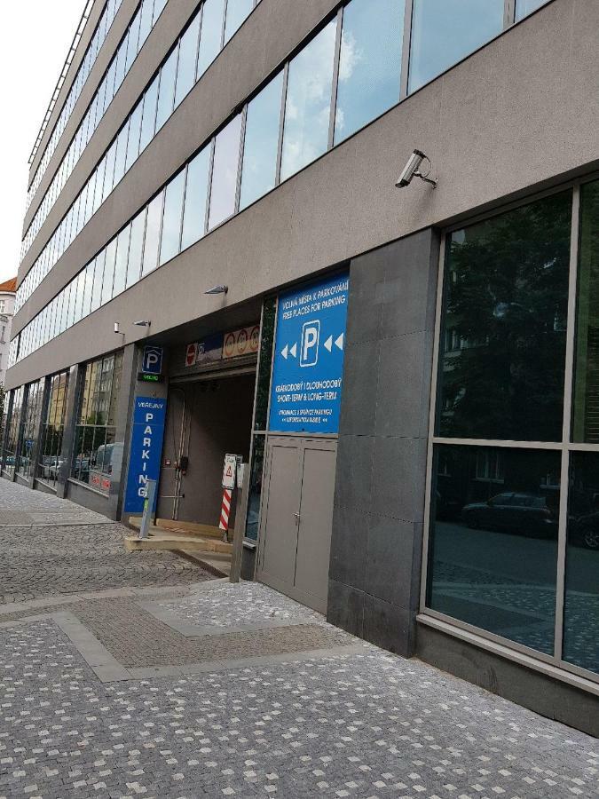 Stylish Apartment A Few Steps From Metro Prague Exterior photo