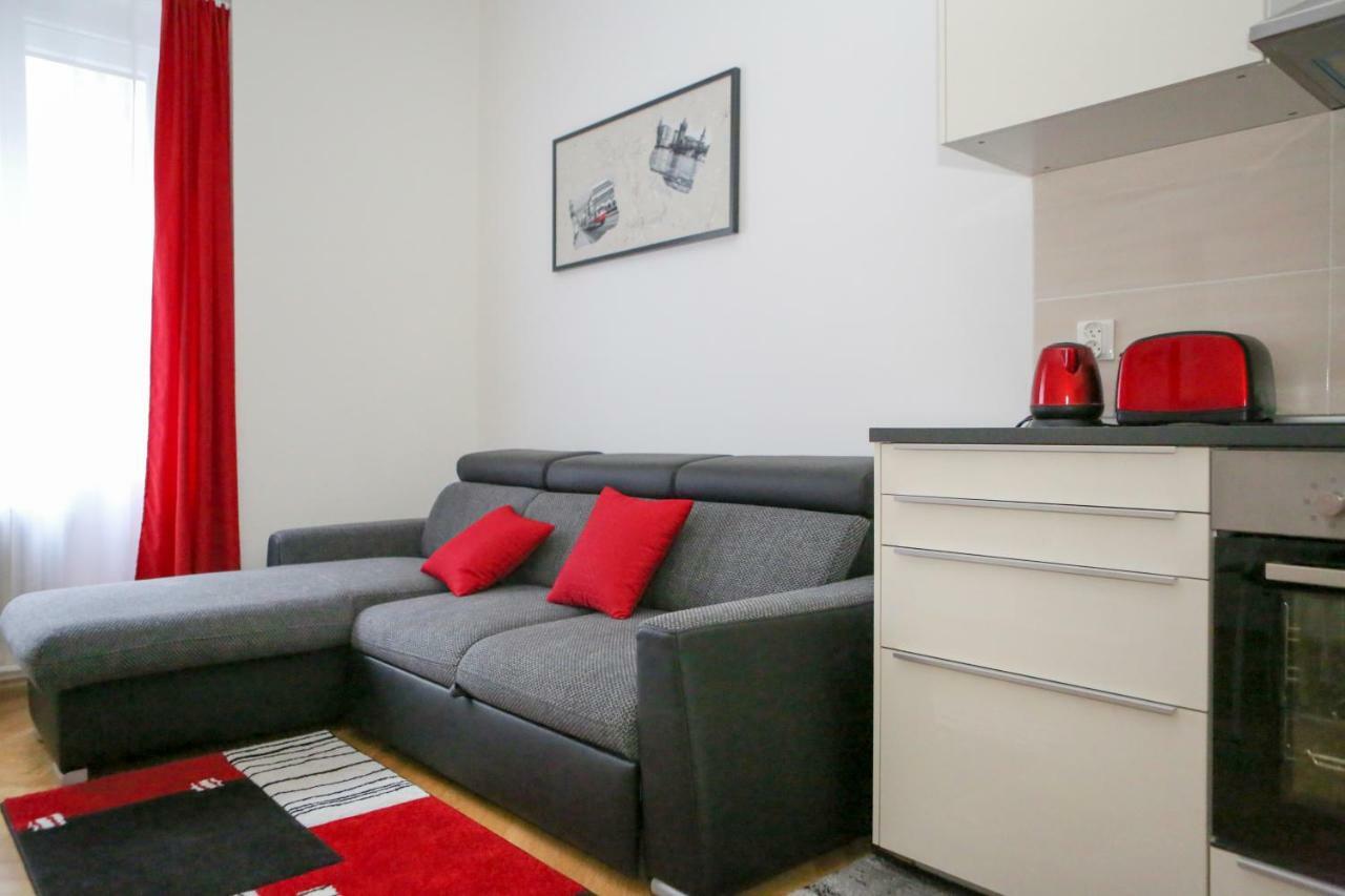 Stylish Apartment A Few Steps From Metro Prague Exterior photo