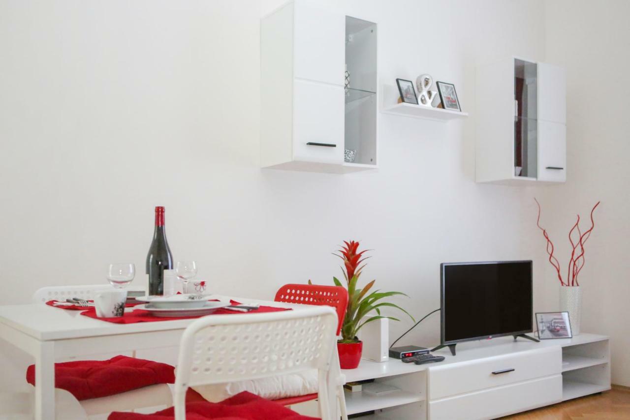 Stylish Apartment A Few Steps From Metro Prague Exterior photo